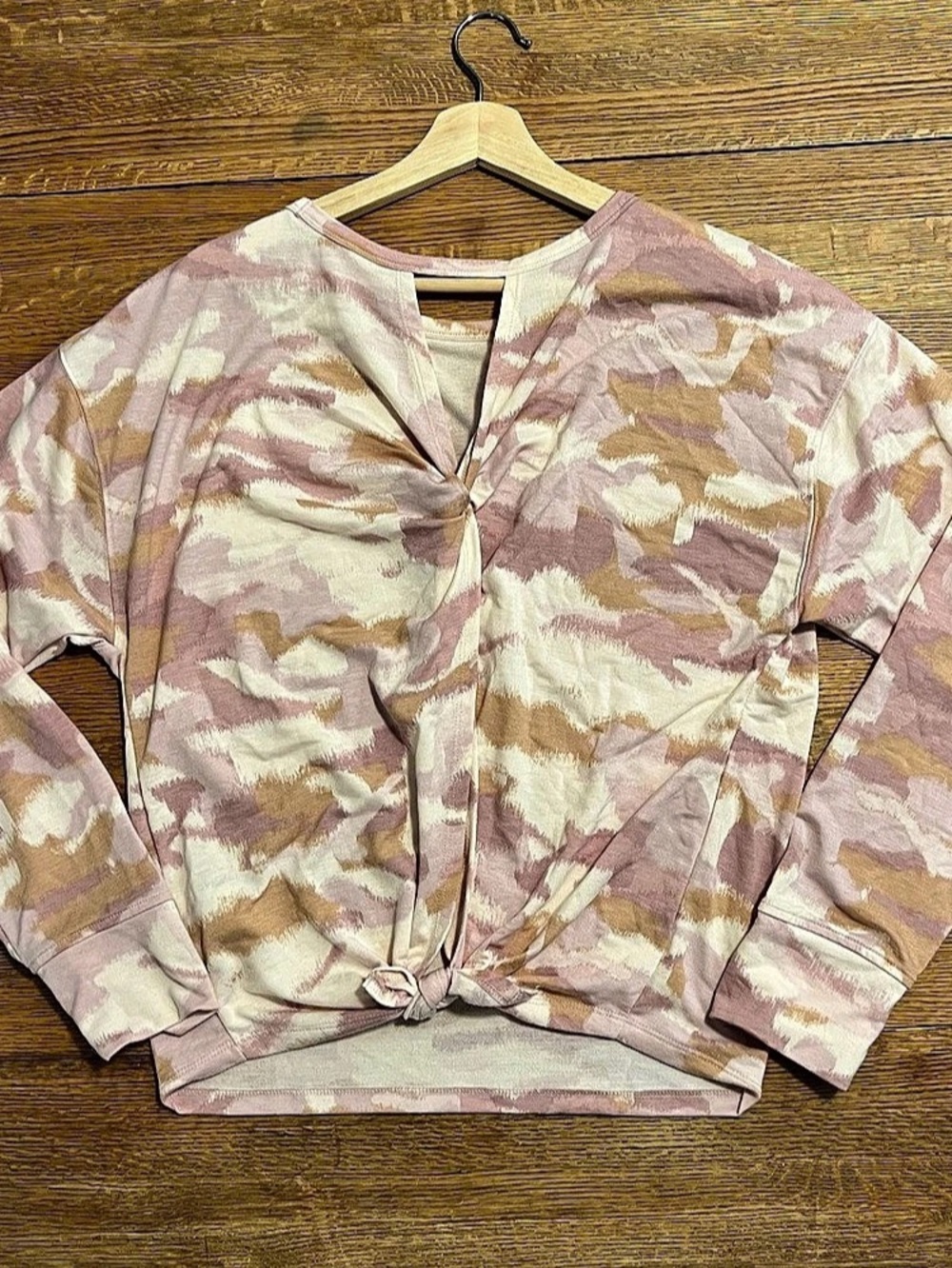Old Navy Active Loose Camo Twist Front Long Sleeve Pink Cream Medium